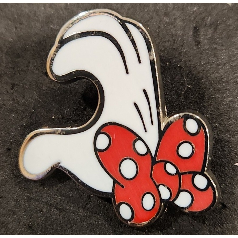 Disney Pin Minnie Mouse Half Heart Right gloved hand Red Bow Polka Dots 00070